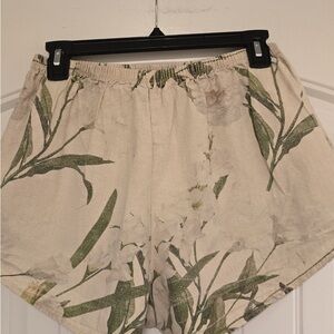 Lisa Says Gah High Waist Floral Shorts in Cream and Green